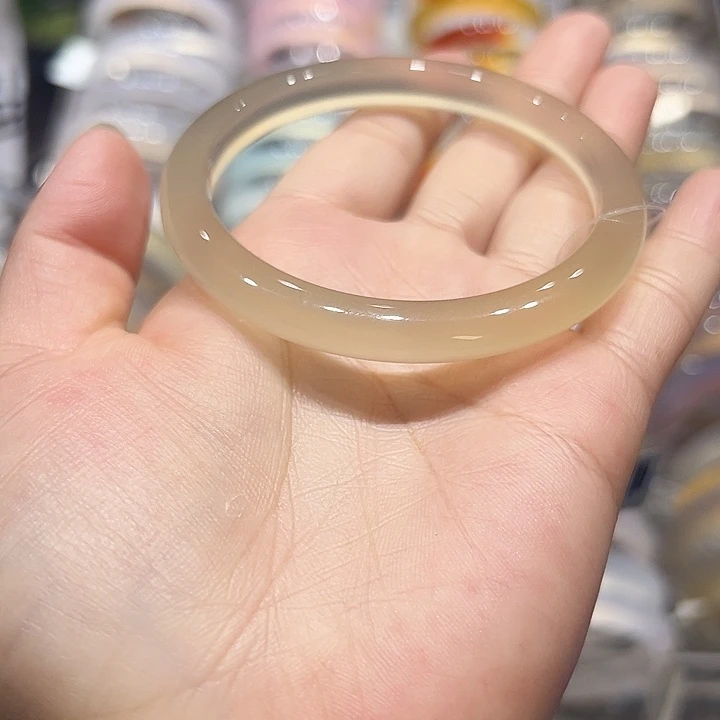 Y****玛瑙/玉髓手镯未镶嵌