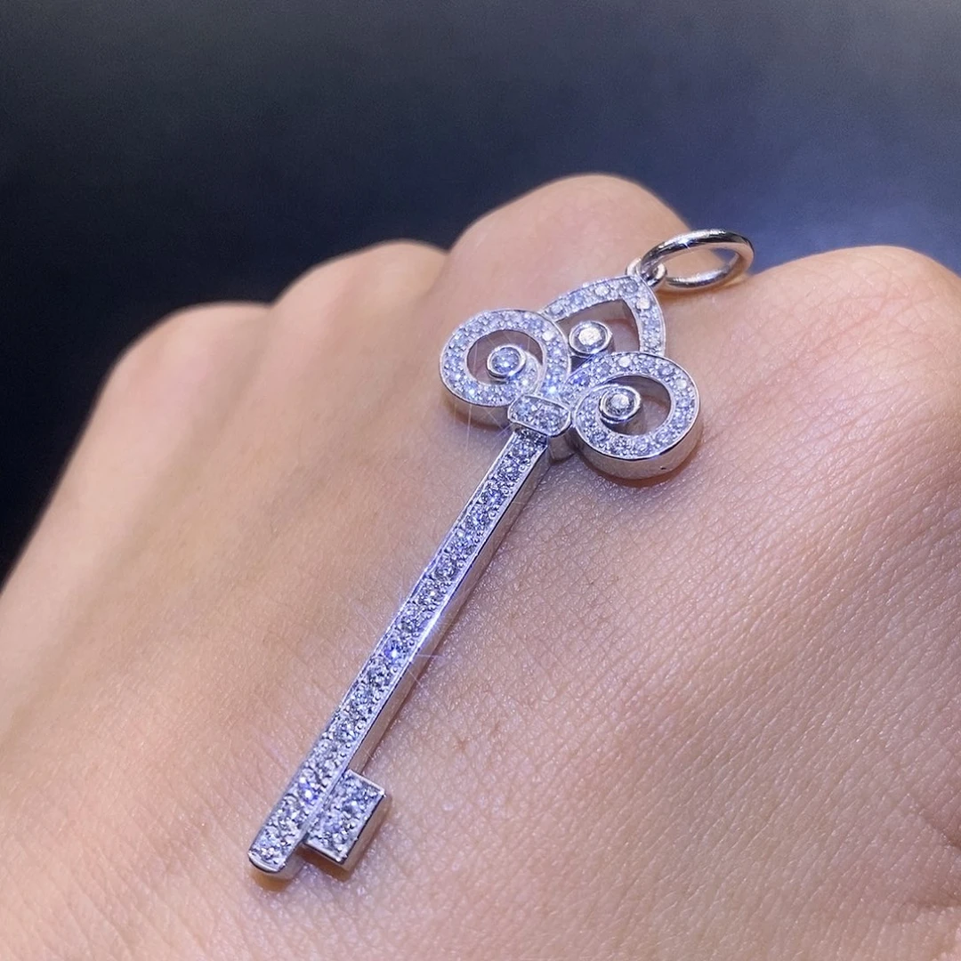 钻石吊坠(不含链)铂Pt950镶嵌鸢尾花钥匙满钻