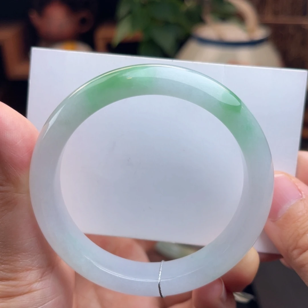 翡翠手镯未镶嵌正圈