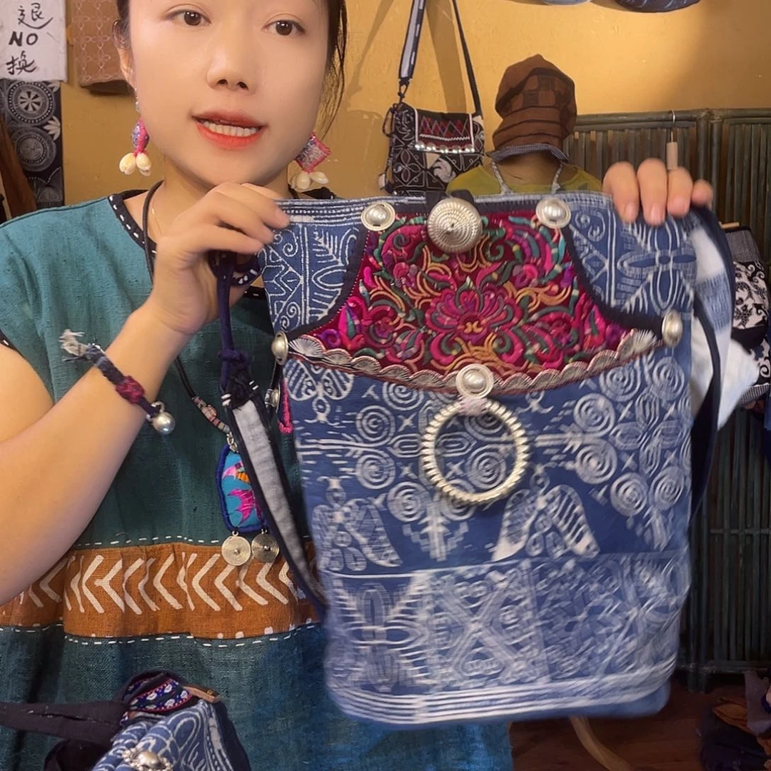 ****悅新款蜡染老绣土布包包