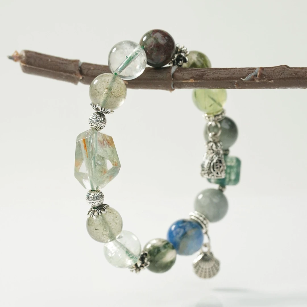 河图洛·「春风得意」绿草莓晶葡萄石绿兔毛四季幽灵翠幽灵水晶手串