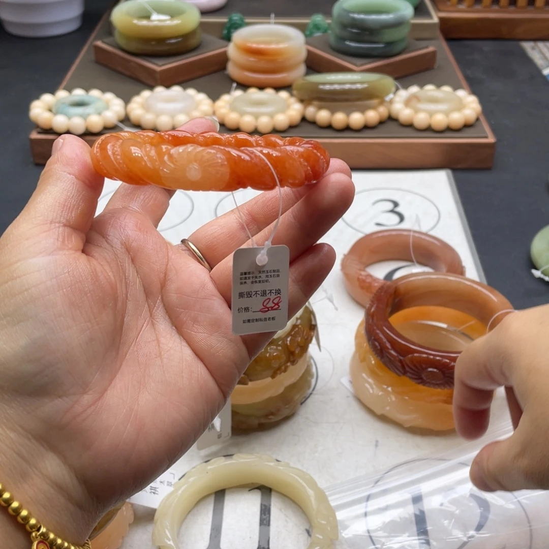 包***～石英岩玉未镶嵌手镯