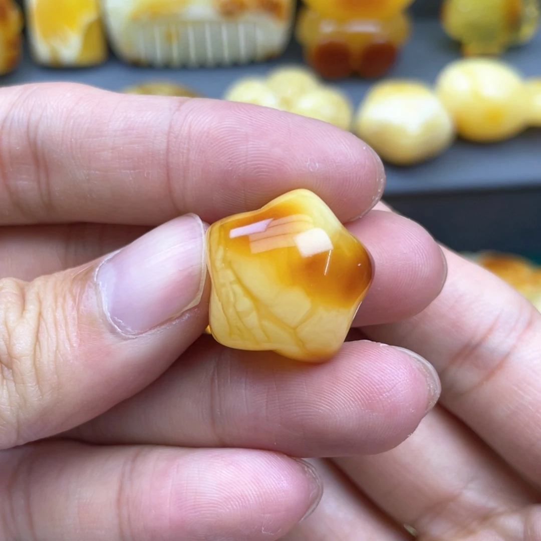 琥珀裸石未镶嵌蜜蜡