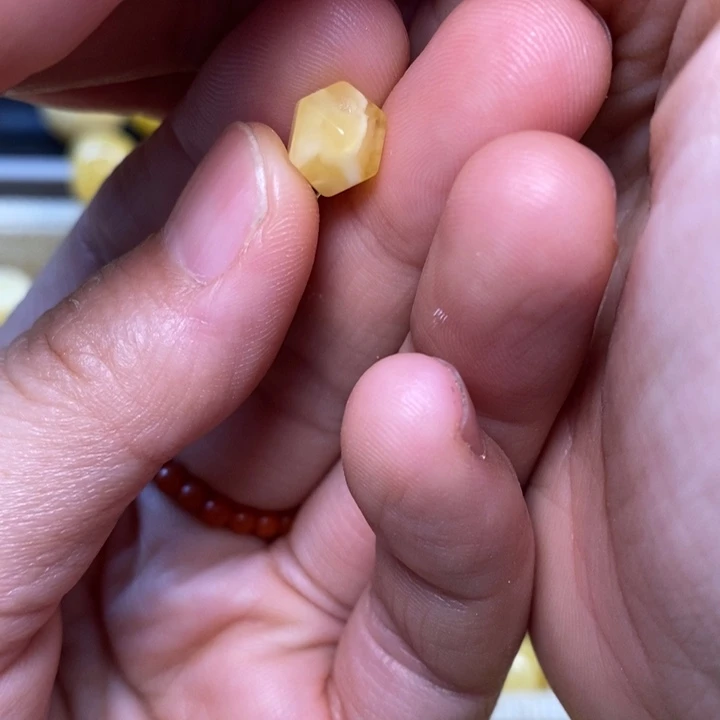 未镶嵌琥珀珠宝奇石