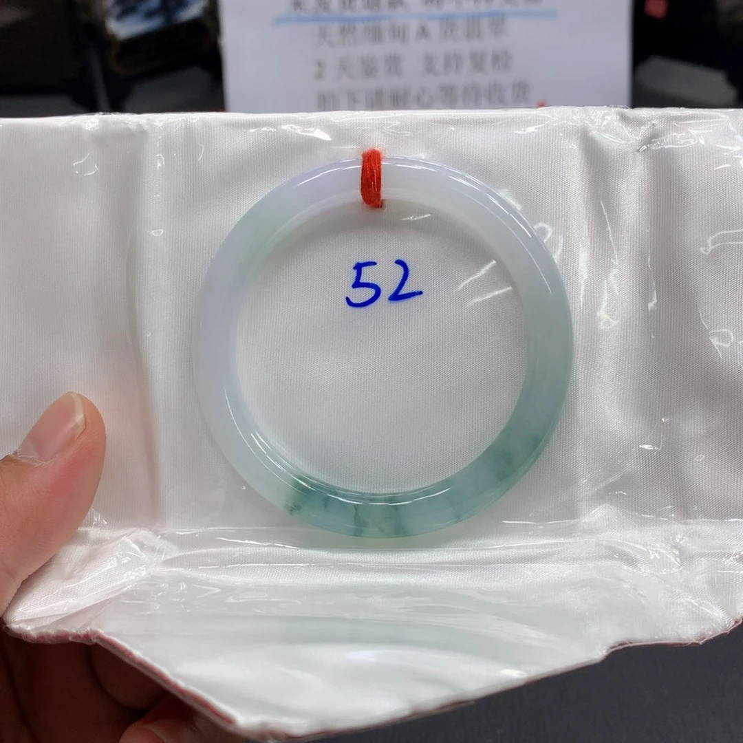 翡翠手镯未镶嵌翡翠手镯