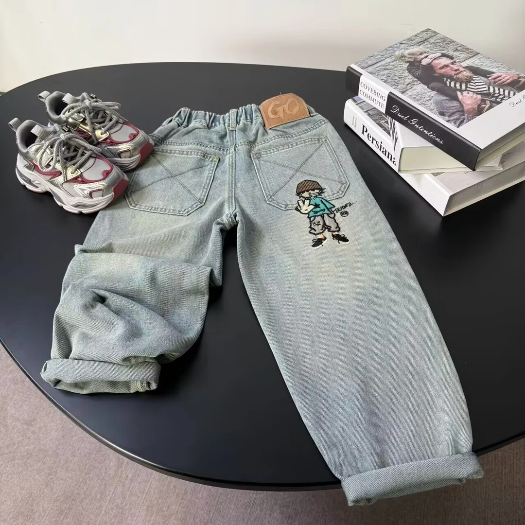 儿童牛仔裤春季新品2025中大童洋气浅色刺绣水洗宽松外穿休闲长裤