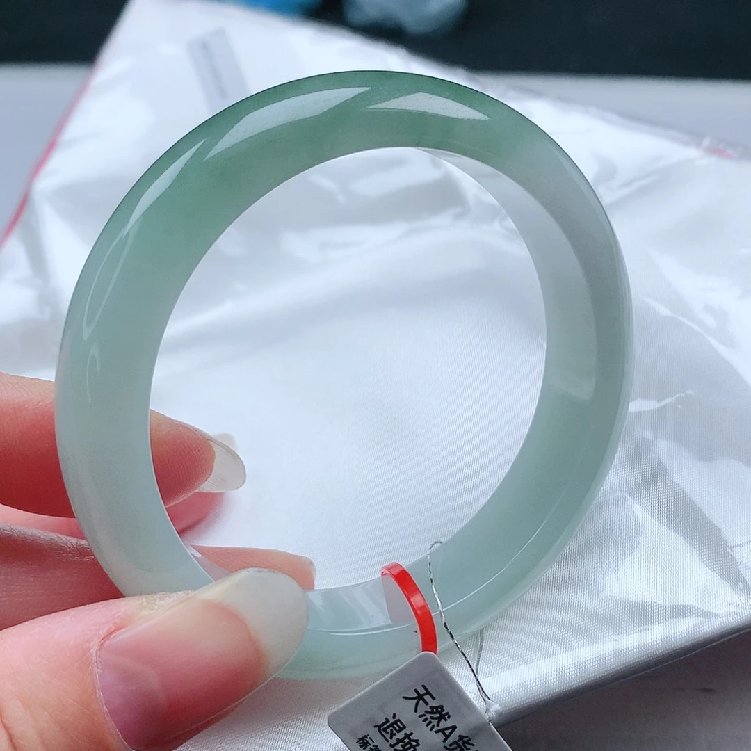 翡翠手镯未镶嵌55圈