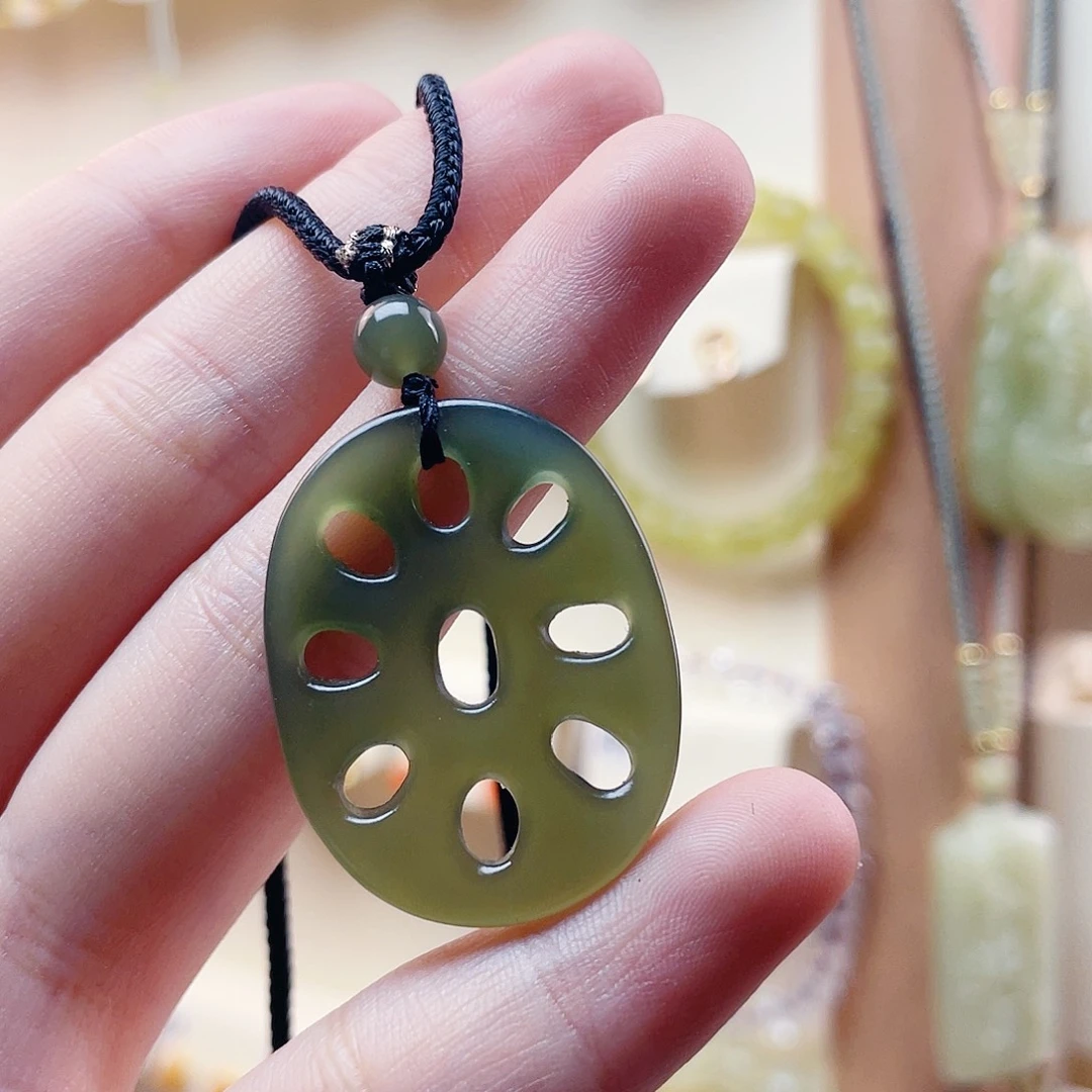 和田玉未镶嵌吊坠(赠链)