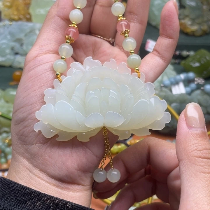 蛇纹石玉吊坠合金