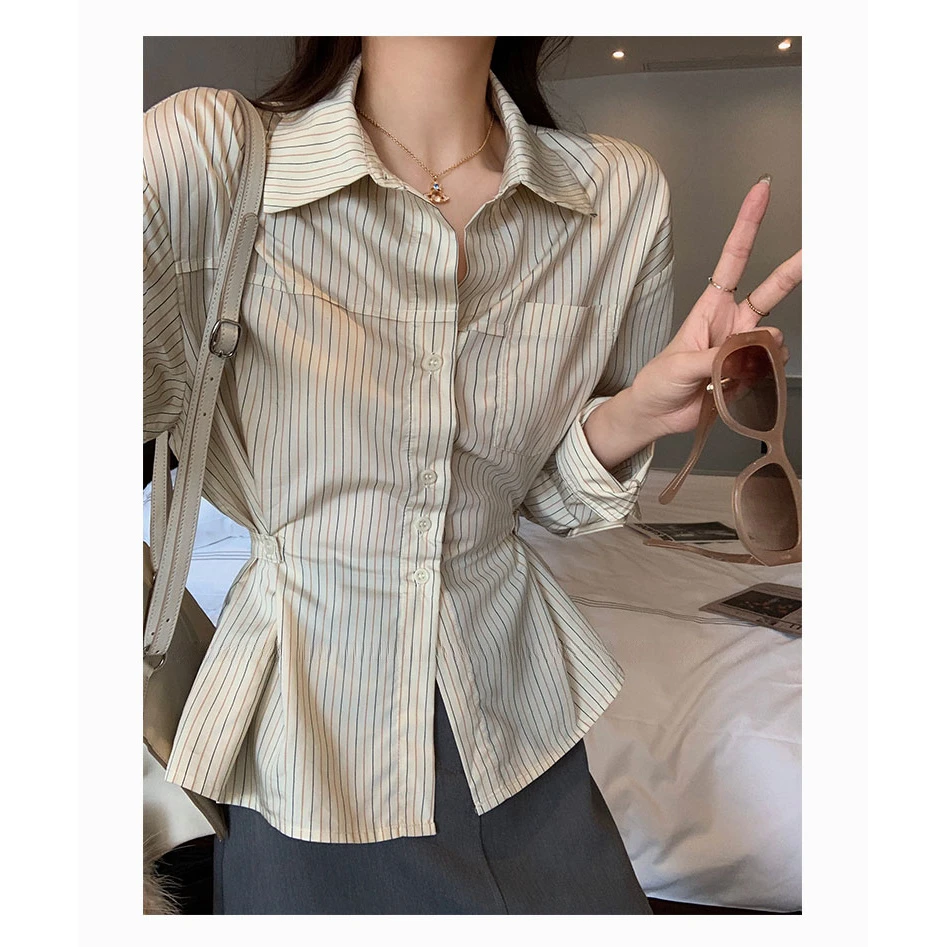 女士气质上衣2025早春新款翻领排扣独特小衫修身显瘦防晒长袖上衣