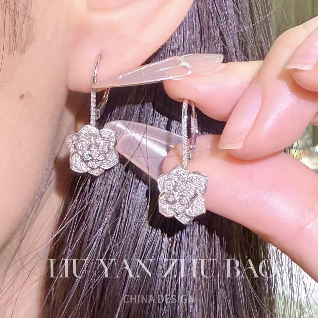 【六言臻选】01445 【18k】 山茶花耳钩
