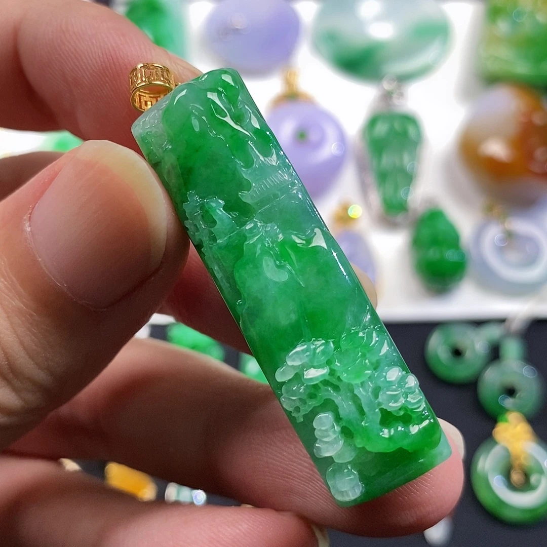 翡翠18K金镶嵌颈饰翡翠