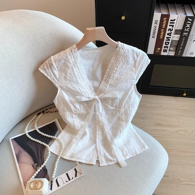 法式V领刺绣短袖蕾丝衬衫2025夏季独特漂亮系带显瘦衬衣薄上衣服