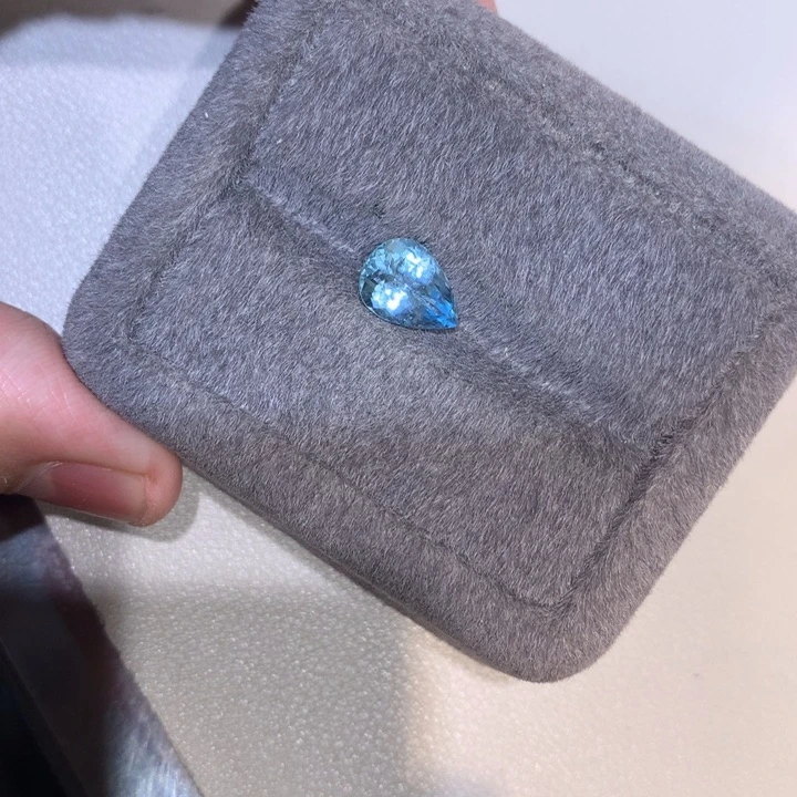 海蓝宝石笔搁未镶嵌致***中1.9克拉