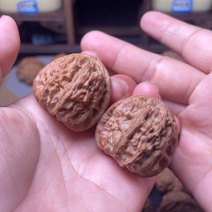 文玩核桃吊坠白狮子35