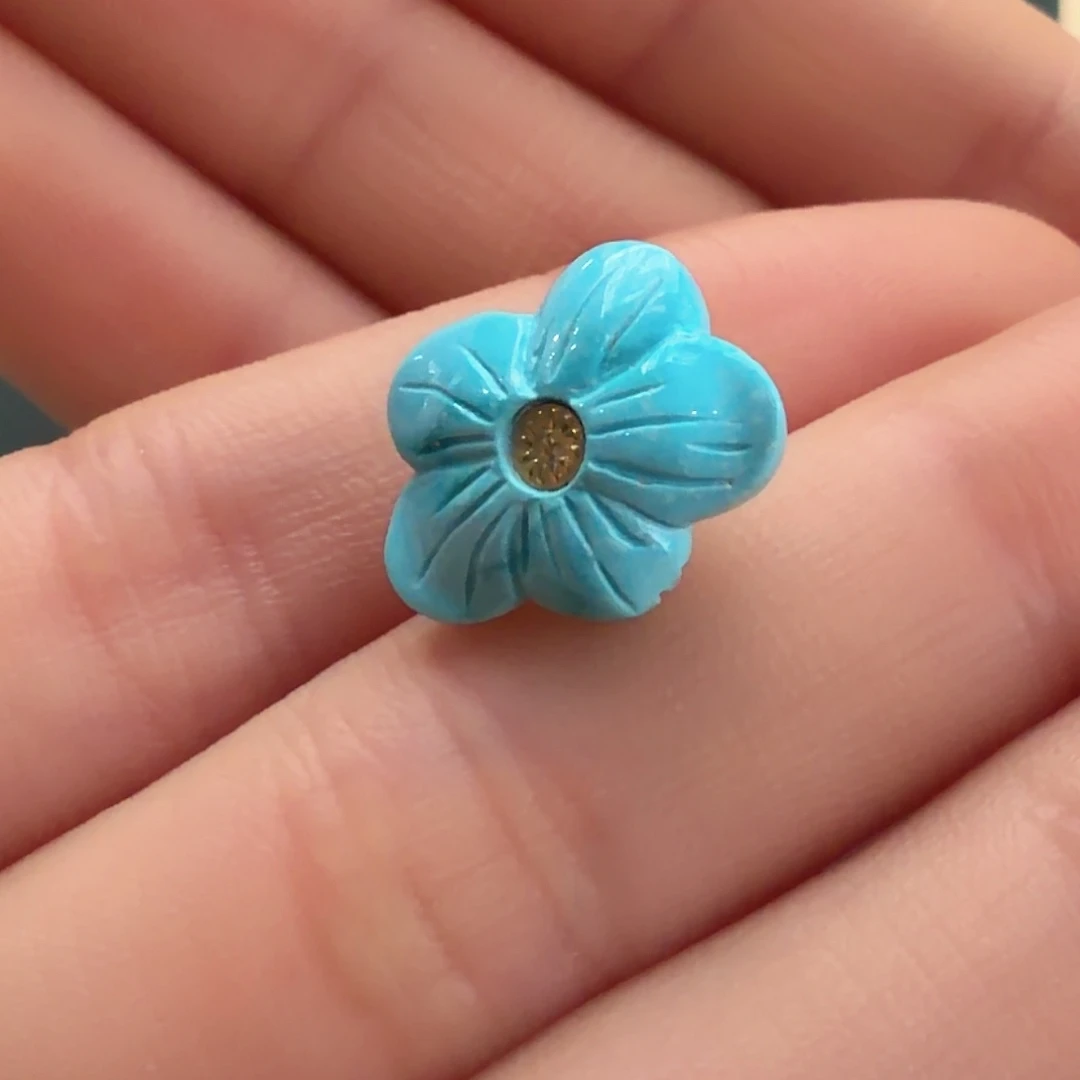 绿松石未镶嵌颈饰