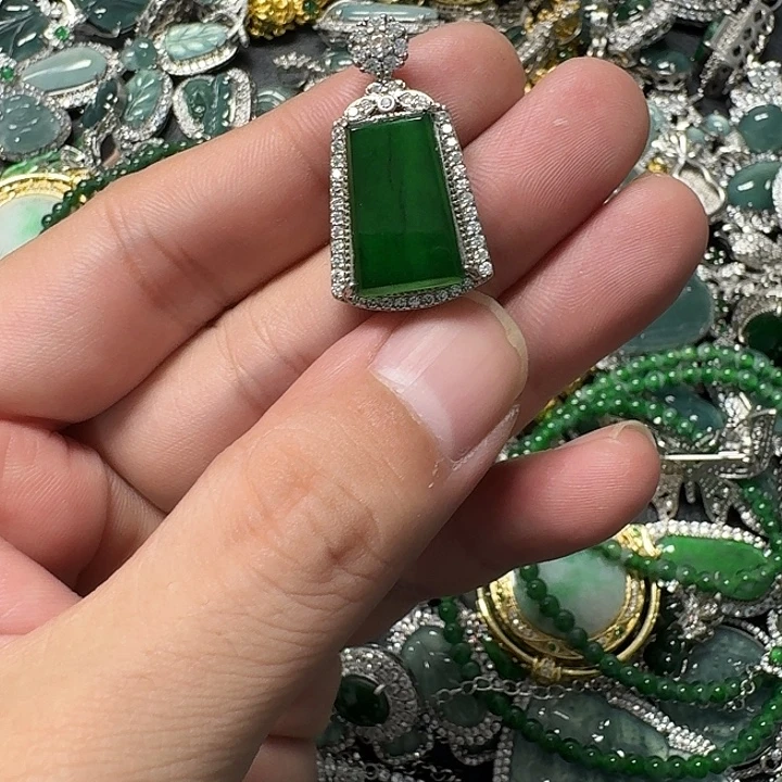 翡翠未镶嵌颈饰天然A货翡翠放漏