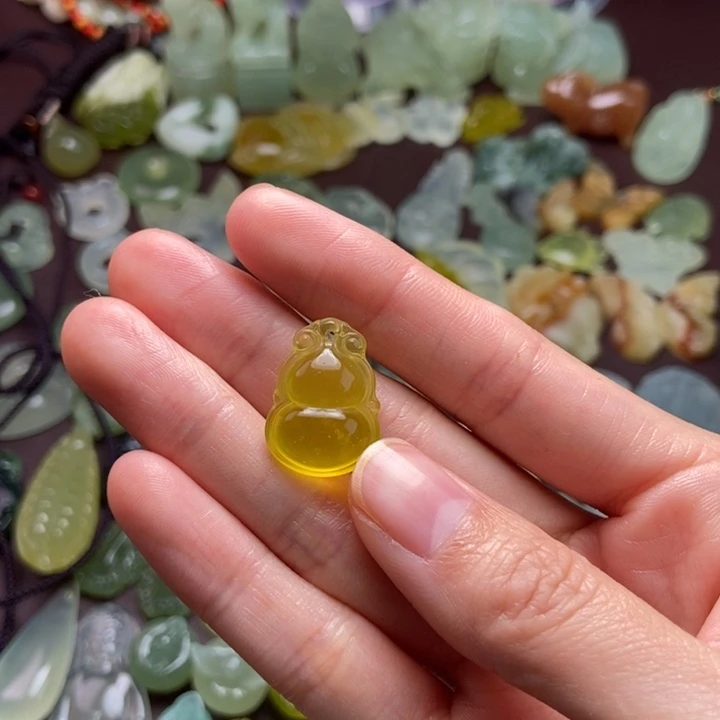 h***^蛇纹石玉未镶嵌颈饰