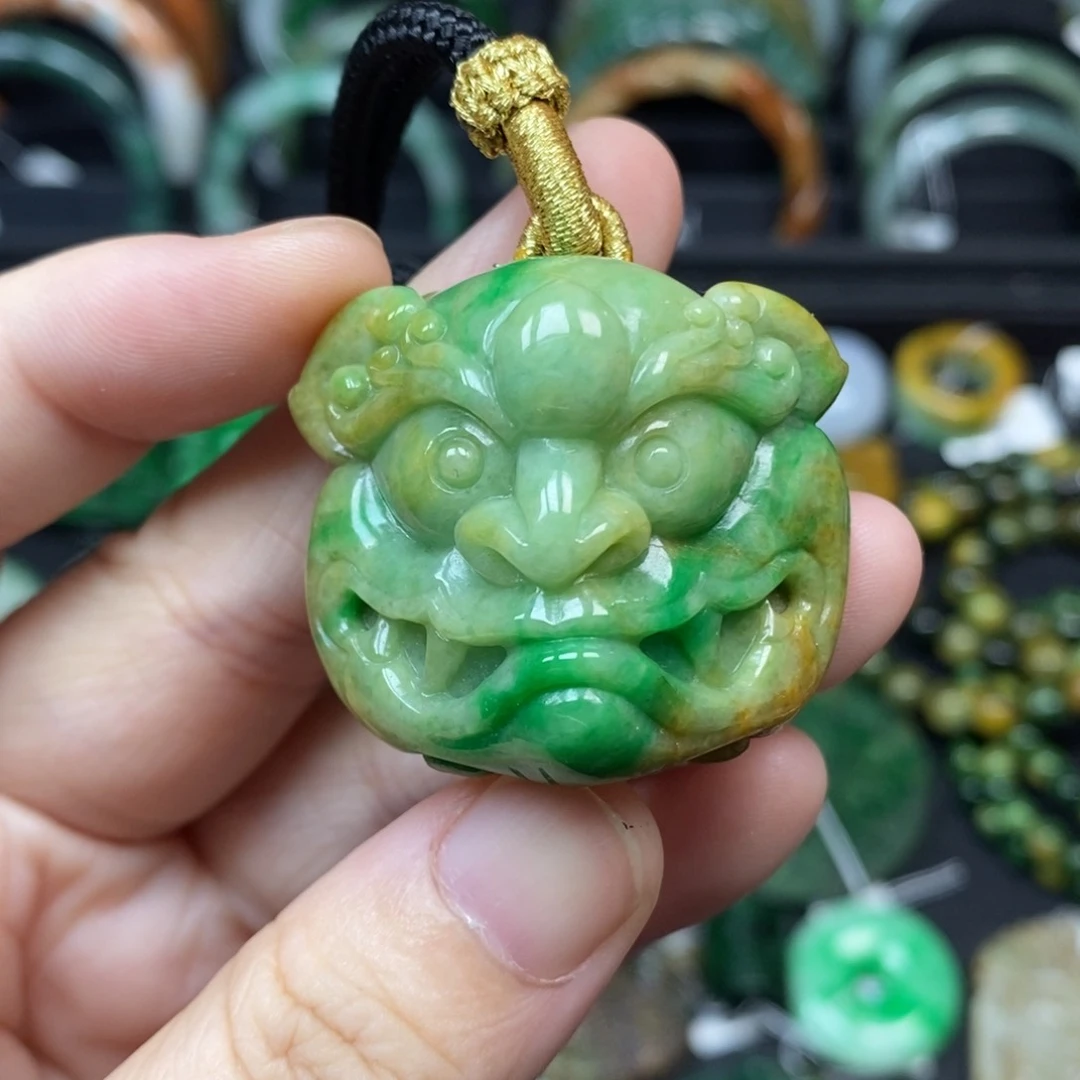 翡翠未镶嵌颈饰瑞兽4.28J
