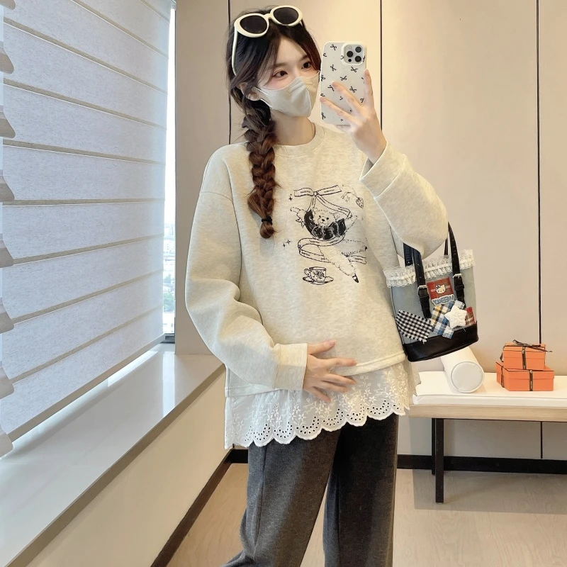 2025孕妇装新款套头圆领时尚宽松型卫衣蕾丝边孕妇上衣时尚外穿