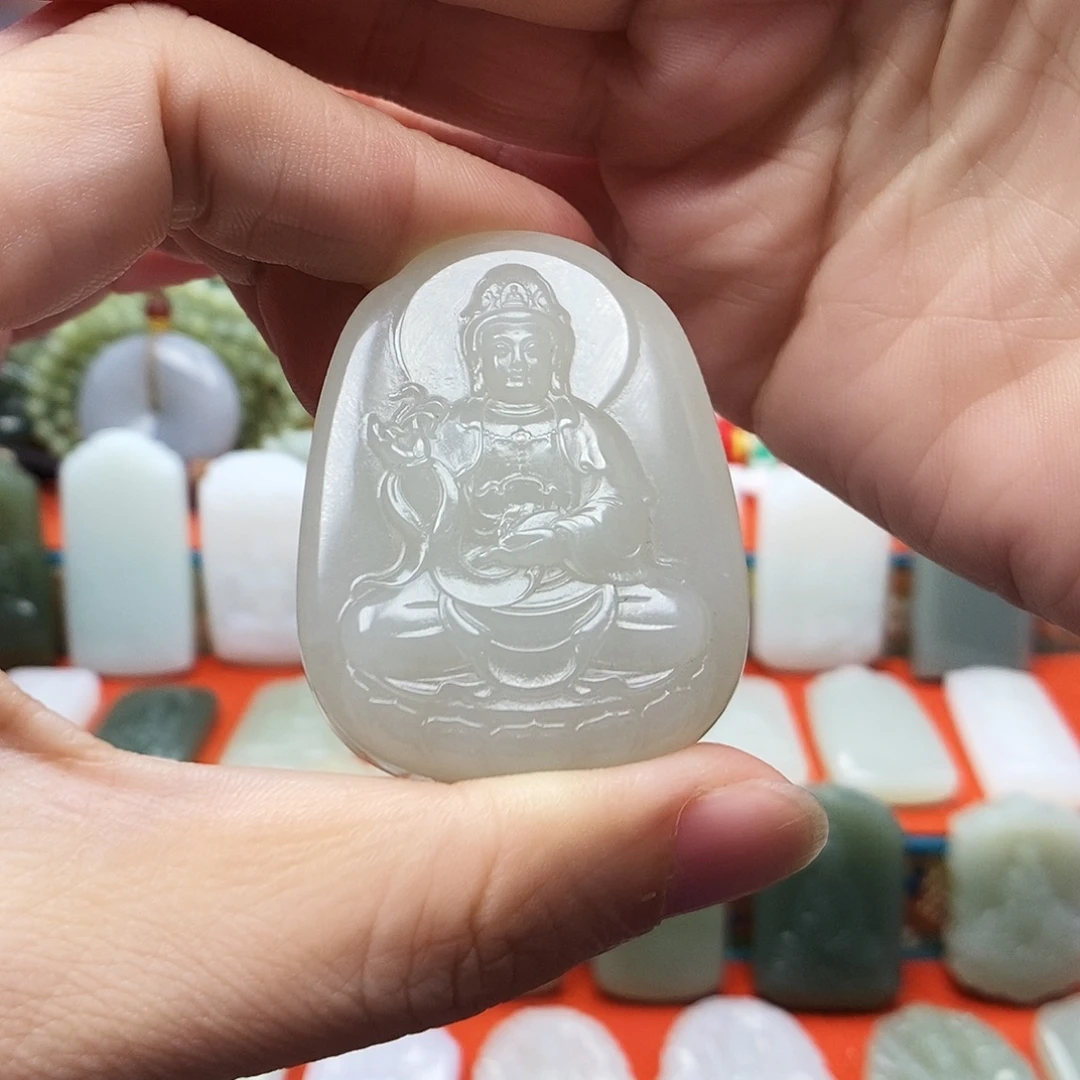 L***g和田玉未镶嵌颈饰