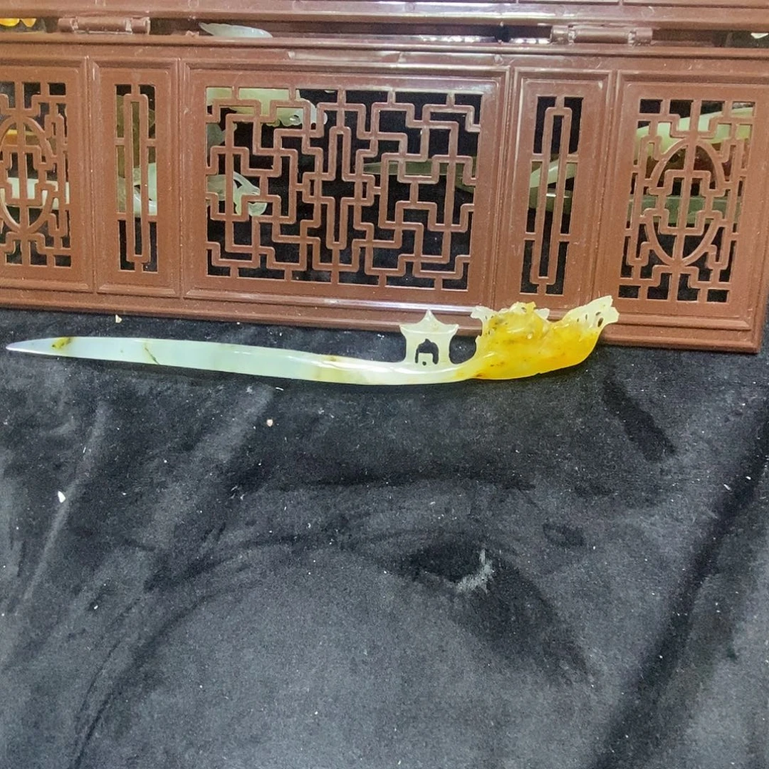 蛇纹石玉未镶嵌花玉发簪