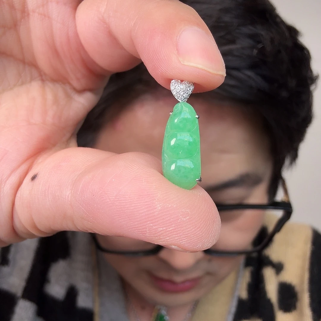 翡翠18K金镶嵌颈饰一件