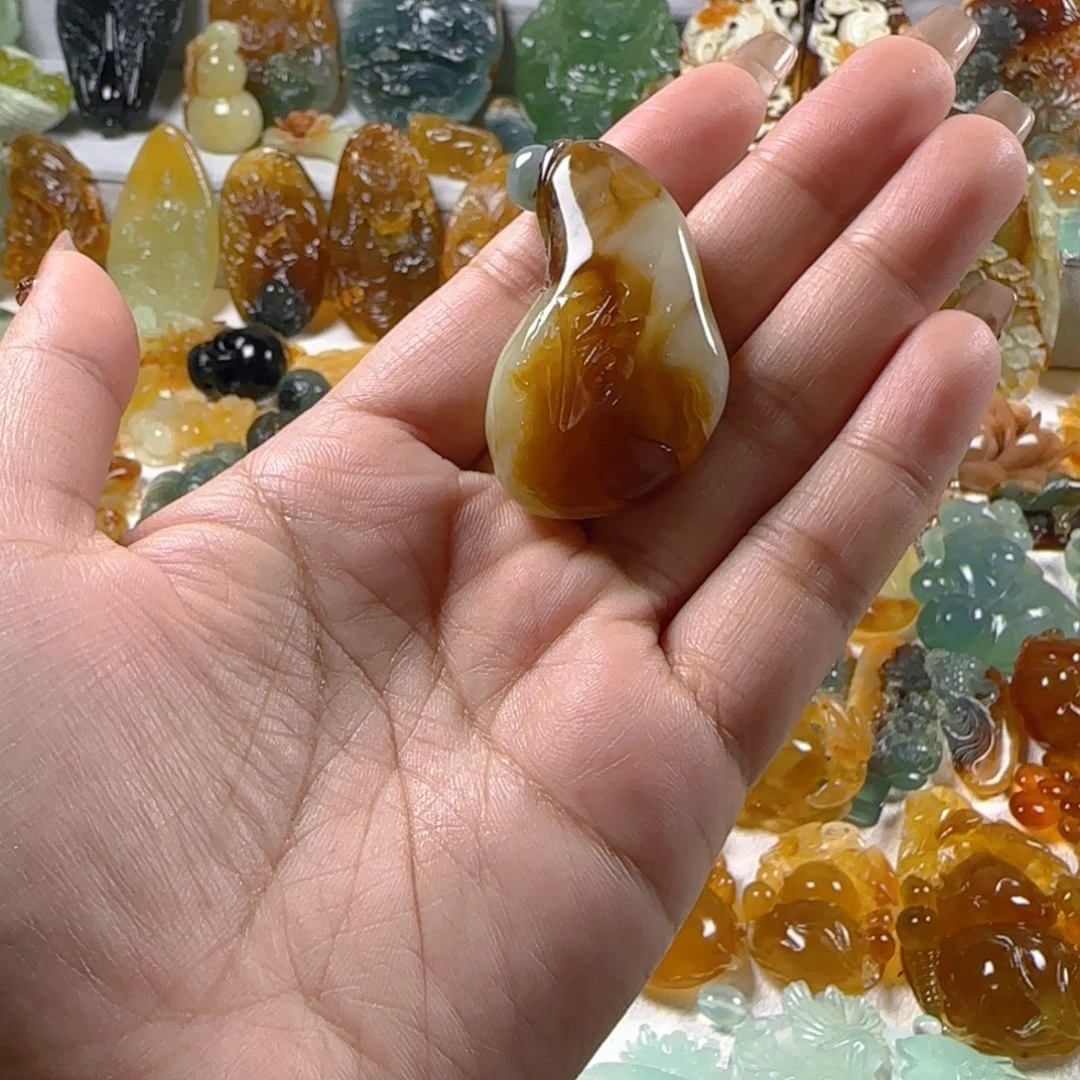 蛇纹石玉颈饰未镶嵌野*?