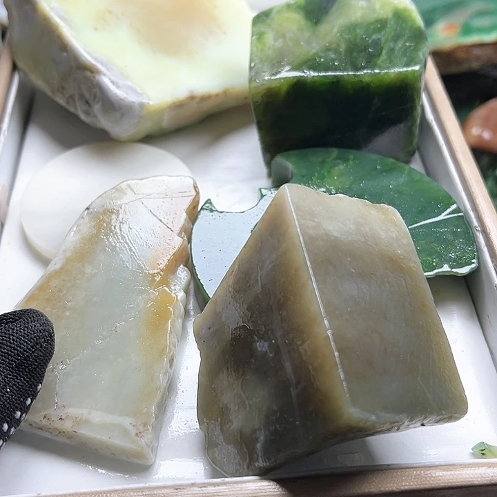 和田玉（糖玉）和田玉边角料9K金镶嵌阿*