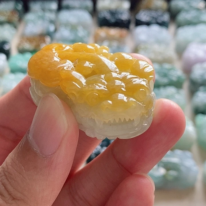 颈饰未镶嵌翡翠貔貅