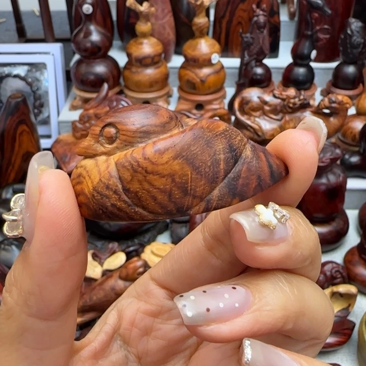 木用****5黄花梨雕刻小鸟把件