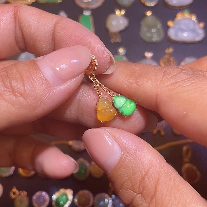 翡翠18K金镶嵌颈饰