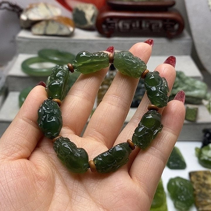 蛇纹石玉手串未镶嵌土*龙