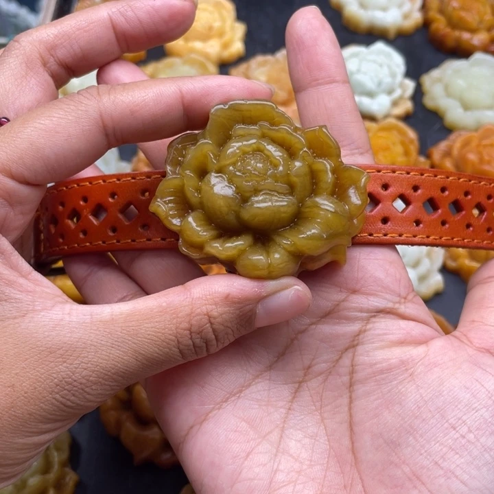 鱼***乐蛇纹石玉未镶嵌颈饰