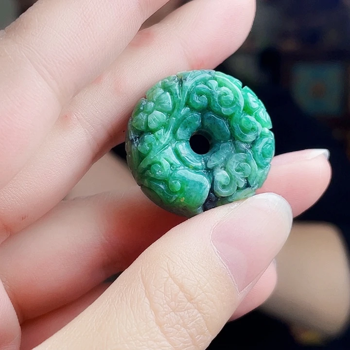 翡翠未镶嵌颈饰多样性