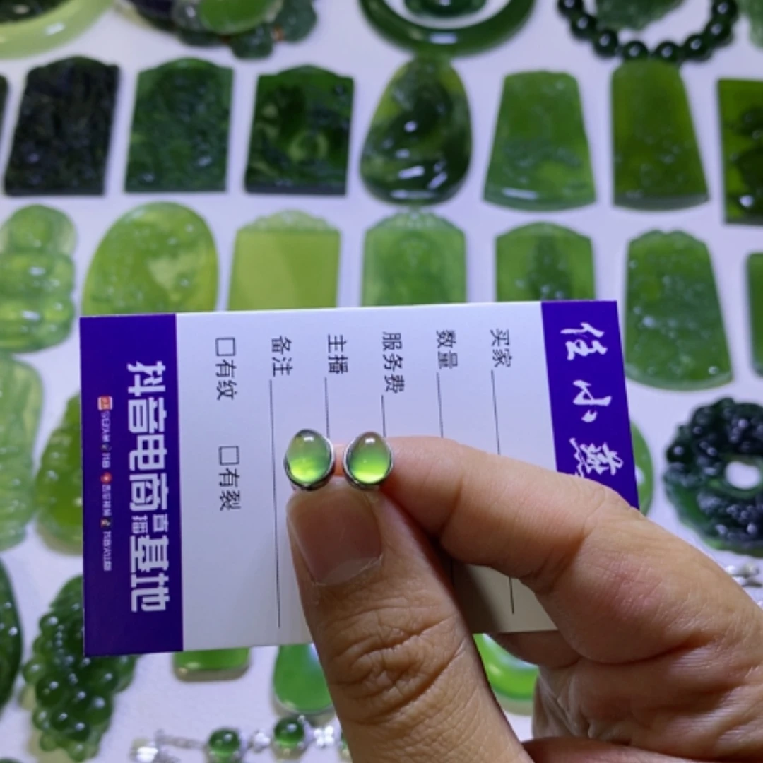 【闪购商品】银S925镶嵌蛇纹石玉耳钉