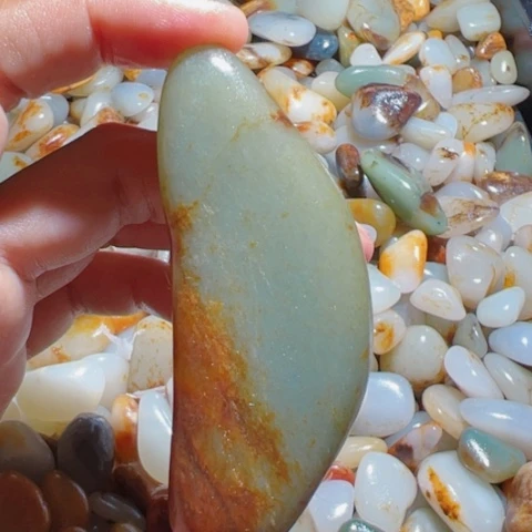 和田玉未镶嵌珠宝奇石84克