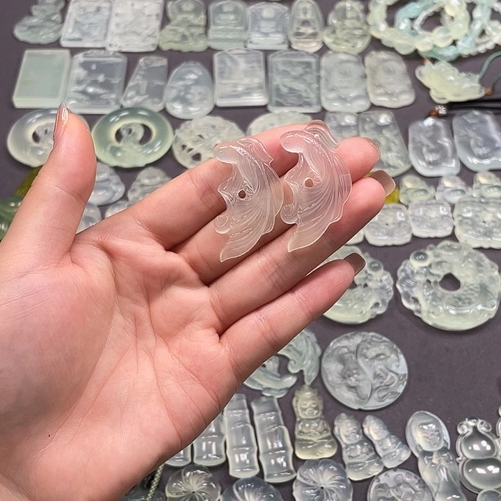 U***e未镶嵌蛇纹石玉颈饰