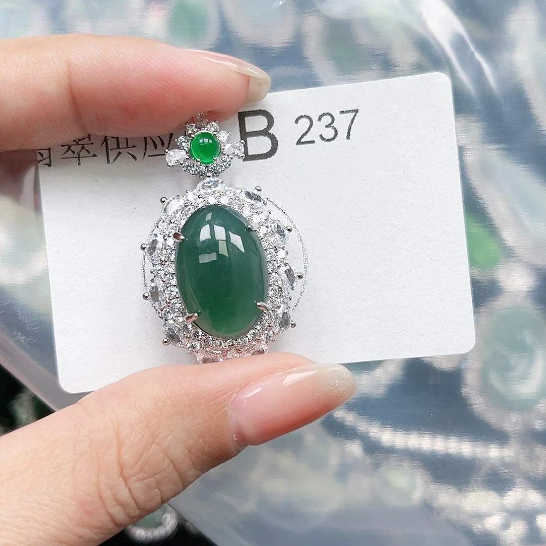 翡翠颈饰未镶嵌?****?翡翠237