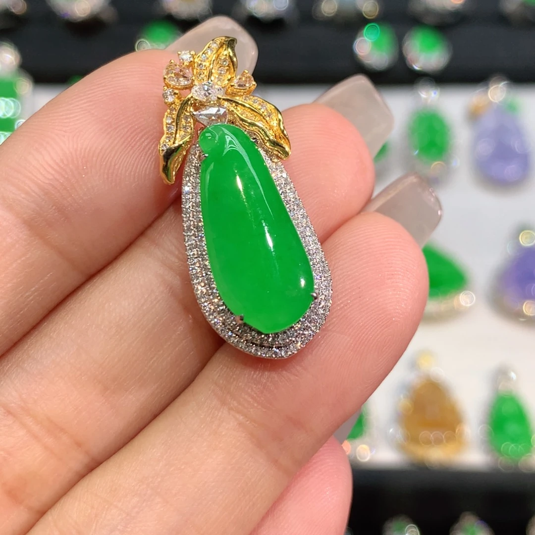 翡翠18K金镶嵌颈饰