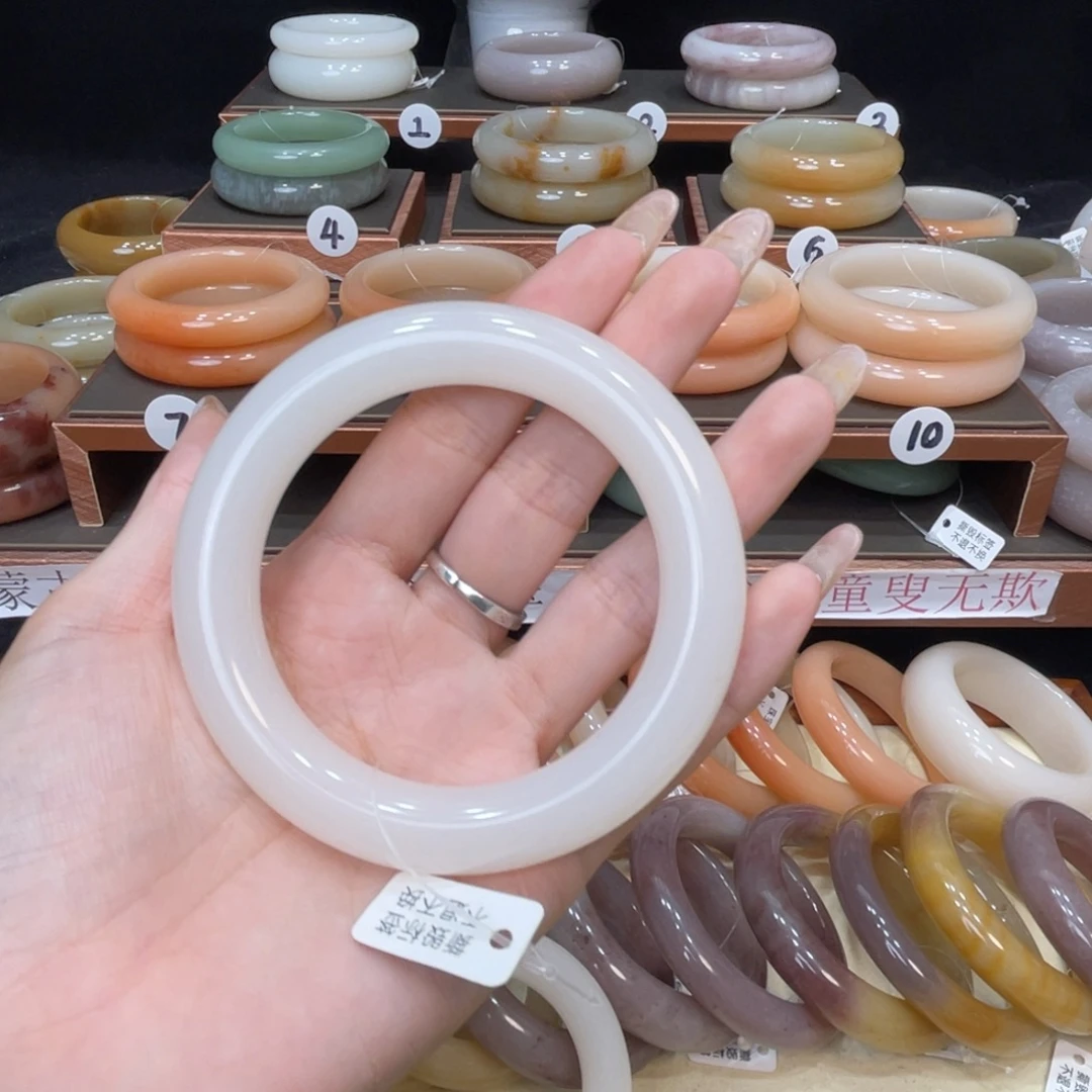 W***L石英岩玉未镶嵌手镯