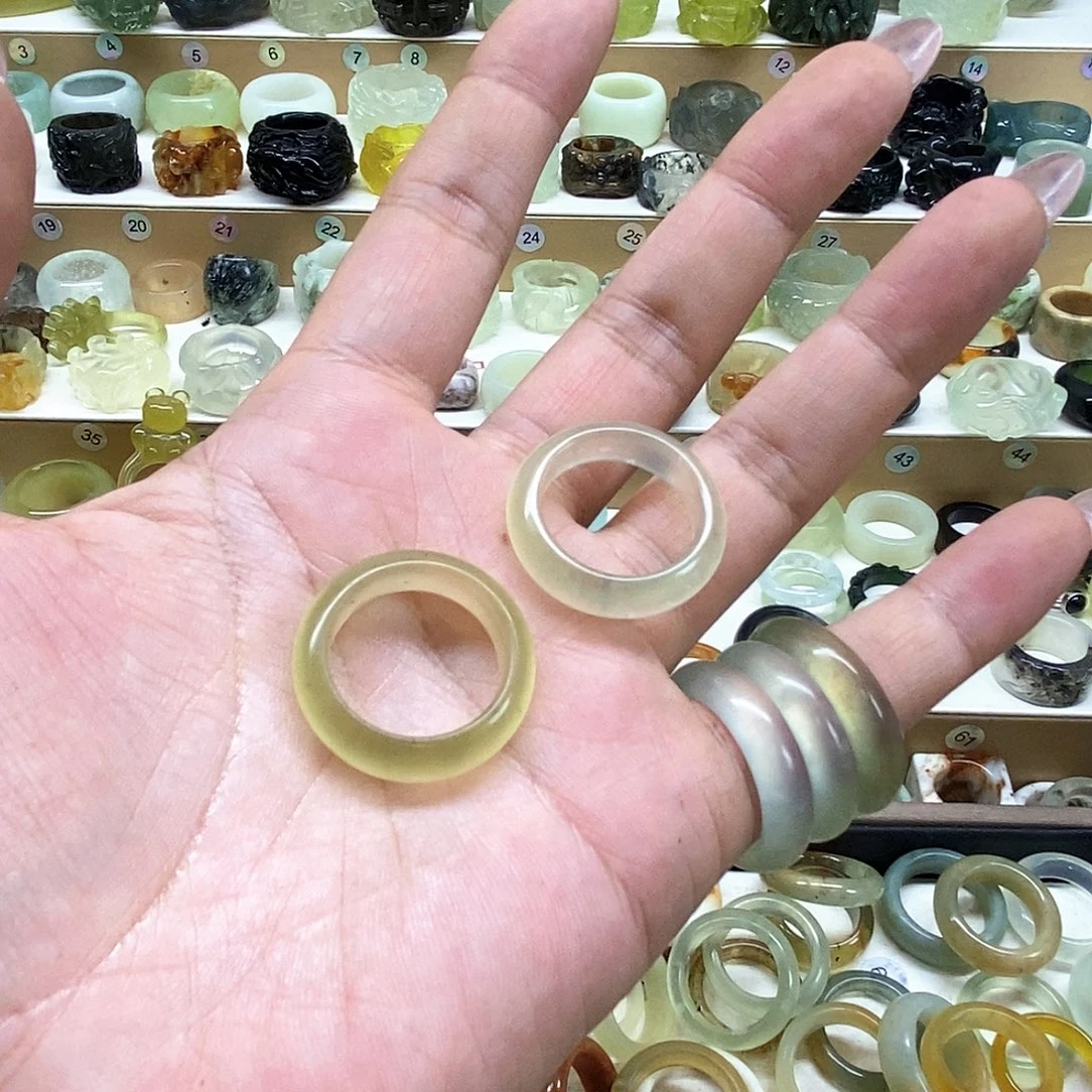 茉***莉未镶嵌岫玉天然玉石戒指