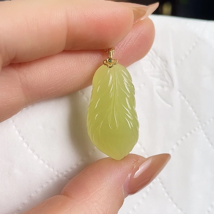 和田玉18K金镶嵌颈饰