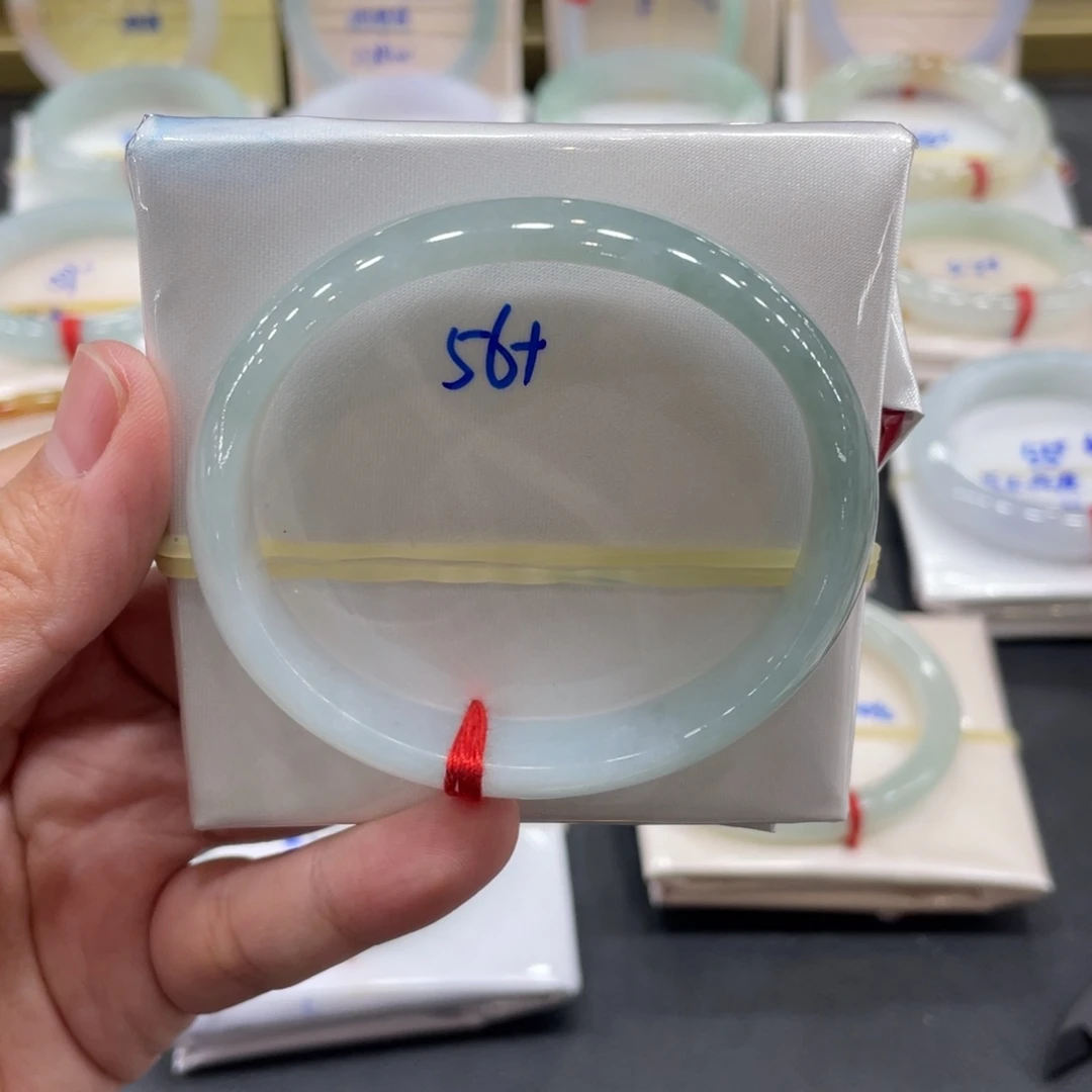 翡翠手镯未镶嵌八***࿐翡翠手镯