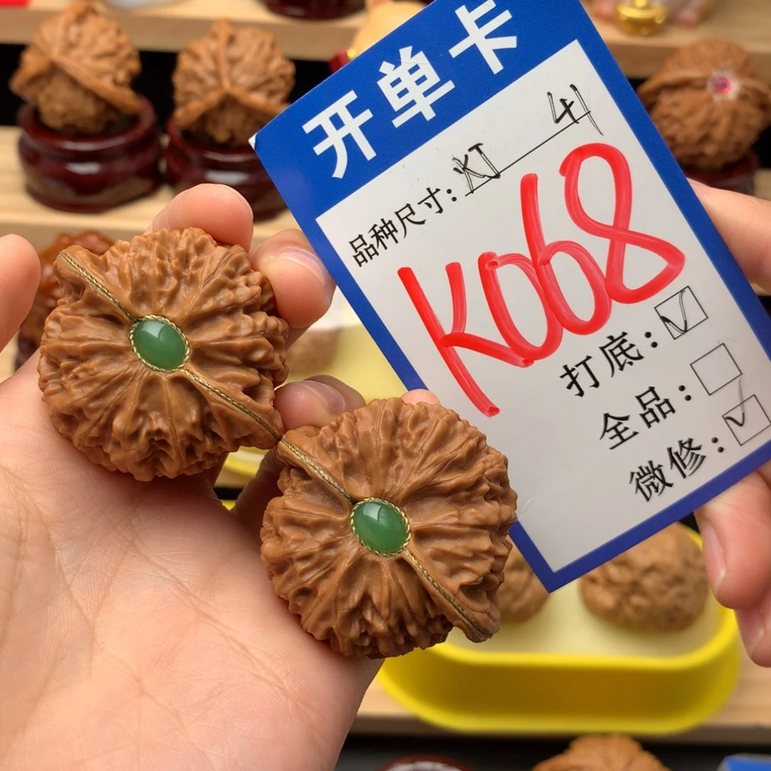 吊坠文玩核桃高***?宫灯