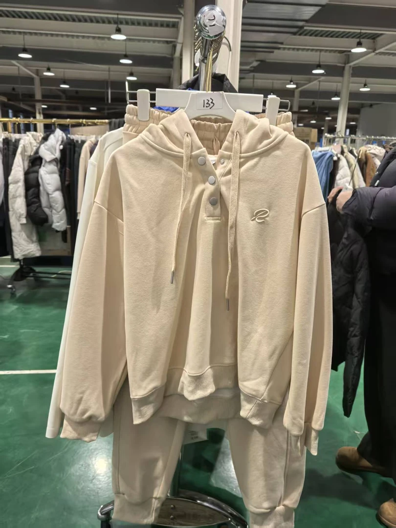 1658款女士休闲套装