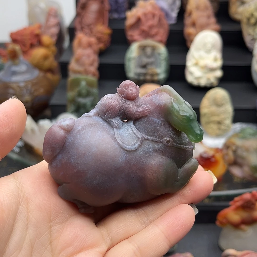 颈饰未镶嵌石英质玉