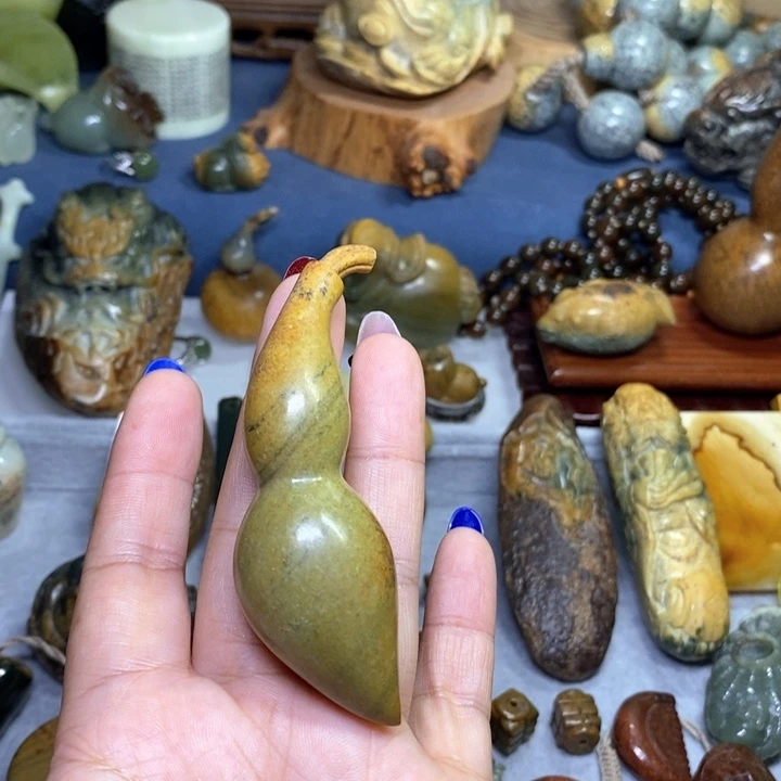 岫岩河磨玉（透闪石质玉）葫芦把件未镶嵌