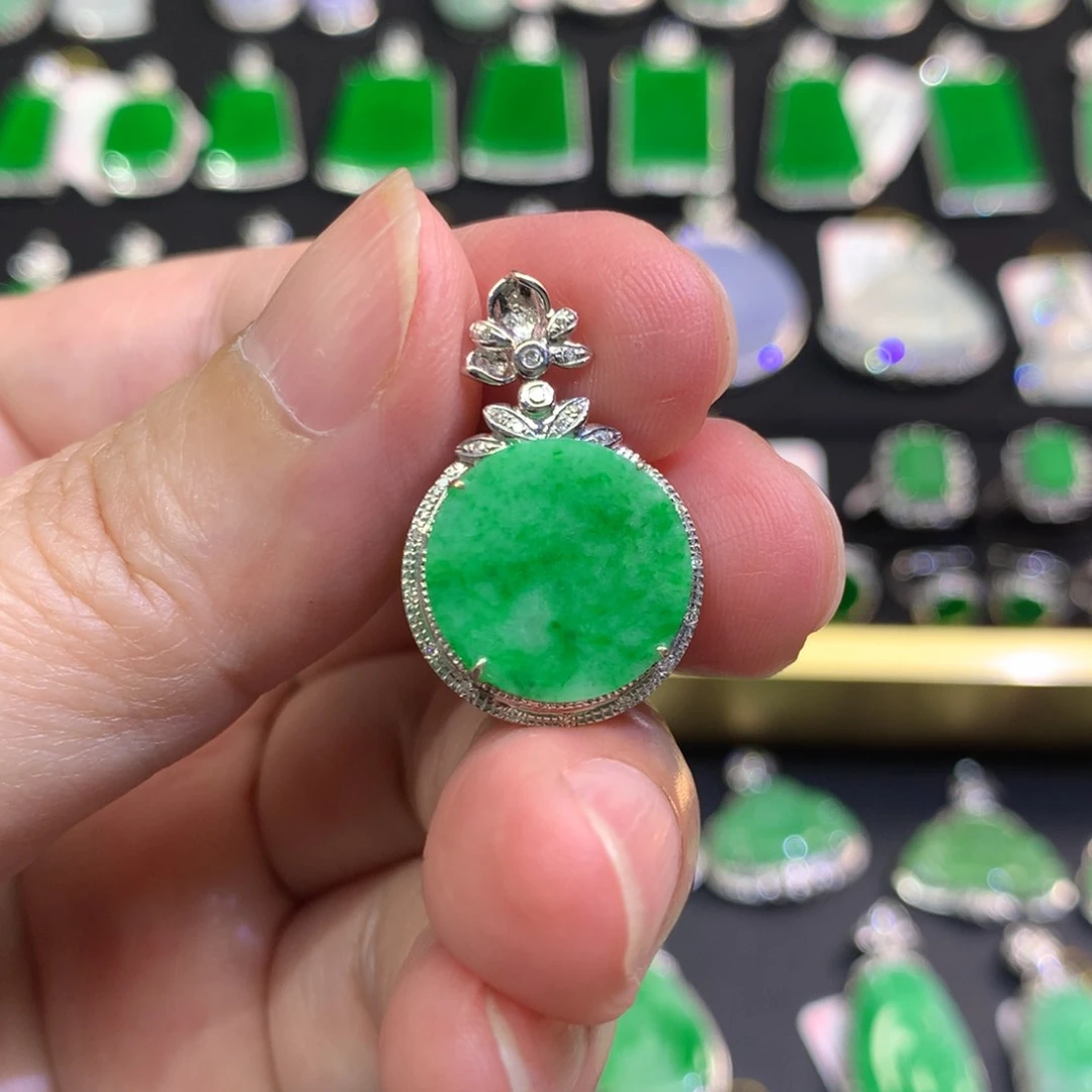 翡翠18K金镶嵌吊坠(不含链)墨*妈