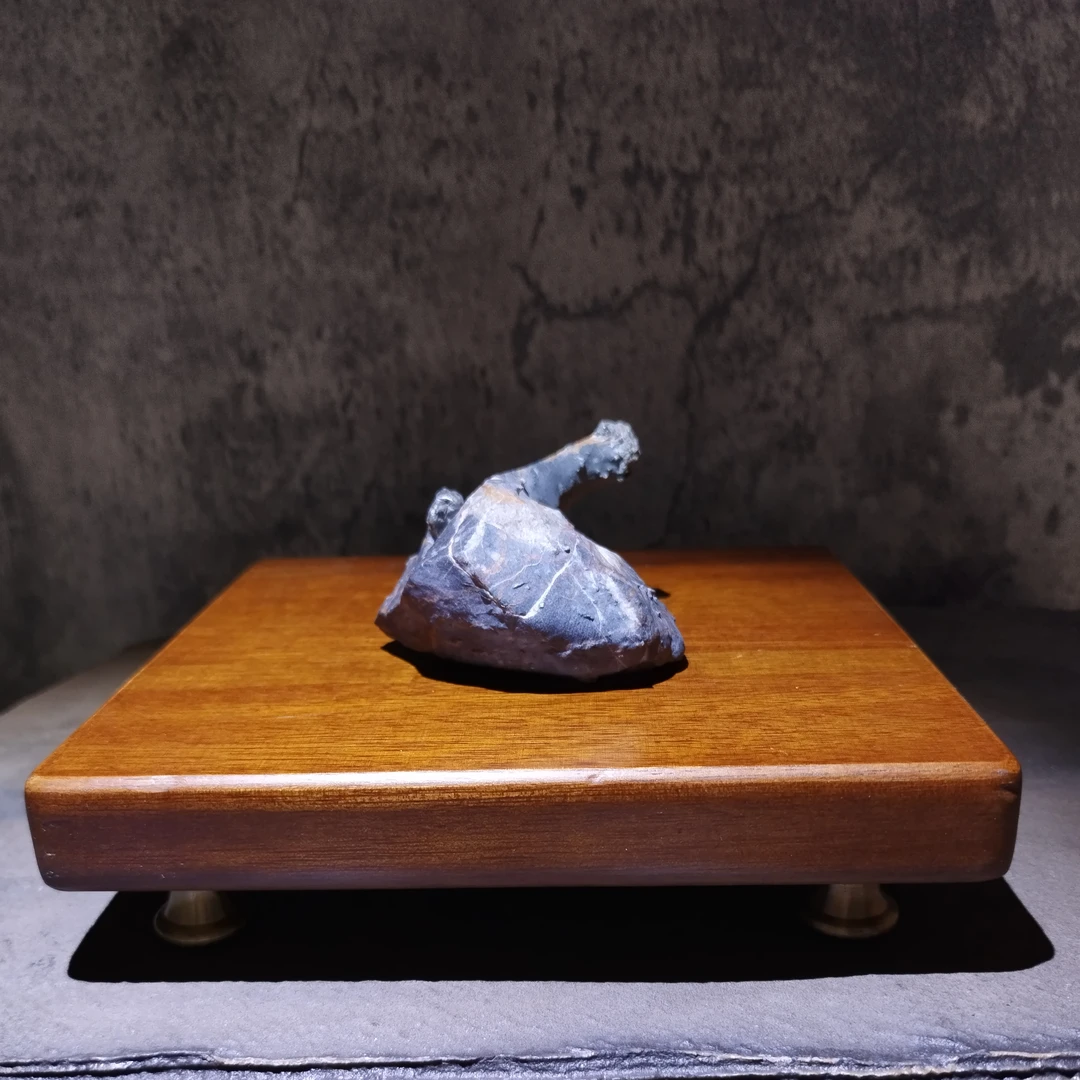 新疆戈壁风凌石，尺寸7*6*4cm。
